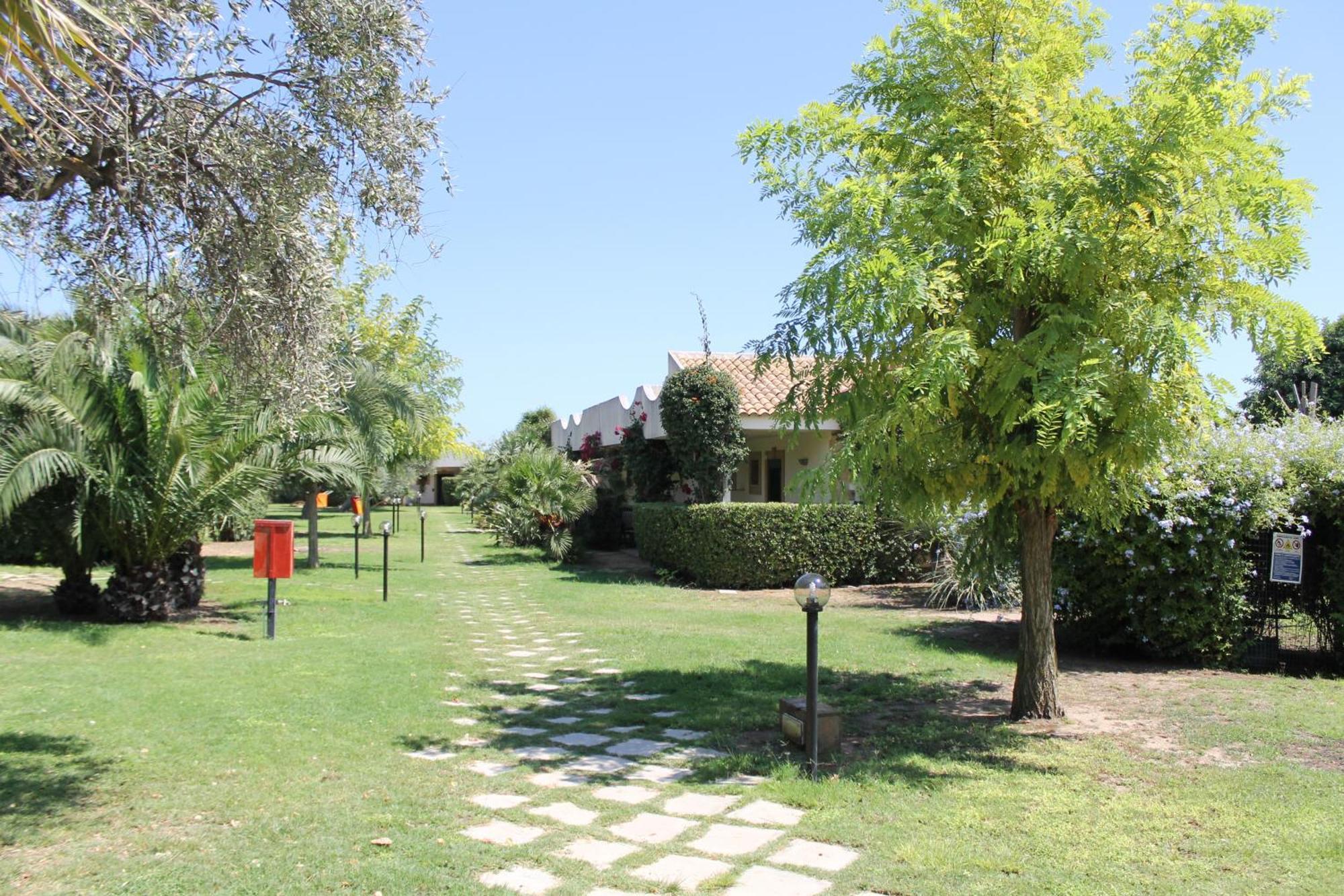 Valle Di Mare Country Resort Фонтане Бианче Стая снимка